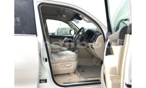 Acheter Import Voiture Toyota Land Cruiser Blanc à Import - Dubai, Ali Sabieh Region Acheter Import Voiture Toyota Land Cruiser Blanc à Import - Dubai, Ali Sabieh Region