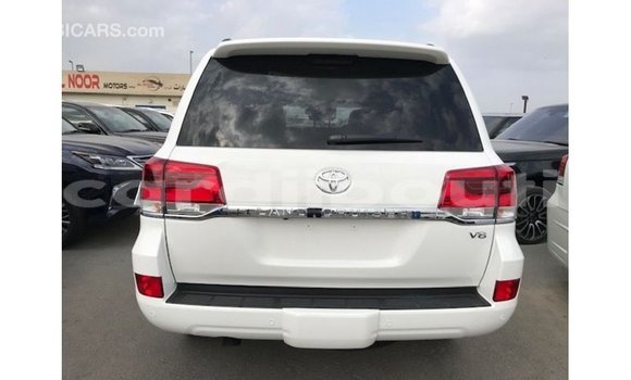 Acheter Import Voiture Toyota Land Cruiser Blanc à Import - Dubai, Ali Sabieh Region Acheter Import Voiture Toyota Land Cruiser Blanc à Import - Dubai, Ali Sabieh Region