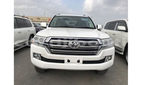 Acheter Import Voiture Toyota Land Cruiser Blanc à Import - Dubai, Ali Sabieh Region Acheter Import Voiture Toyota Land Cruiser Blanc à Import - Dubai, Ali Sabieh Region