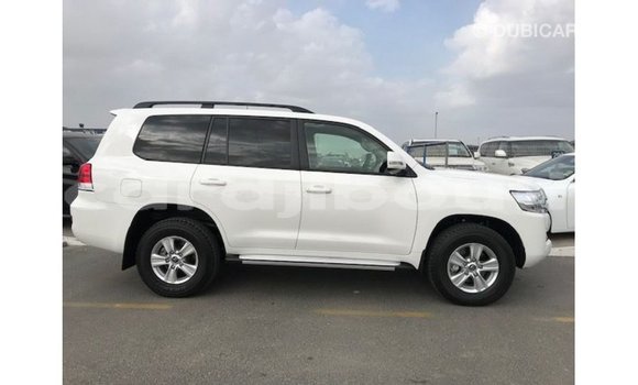 Acheter Import Voiture Toyota Land Cruiser Blanc à Import - Dubai, Ali Sabieh Region Acheter Import Voiture Toyota Land Cruiser Blanc à Import - Dubai, Ali Sabieh Region