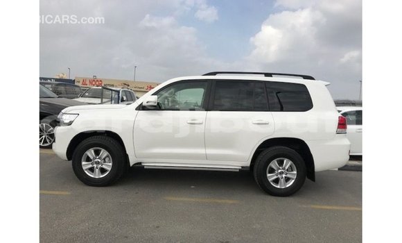 Acheter Import Voiture Toyota Land Cruiser Blanc à Import - Dubai, Ali Sabieh Region Acheter Import Voiture Toyota Land Cruiser Blanc à Import - Dubai, Ali Sabieh Region