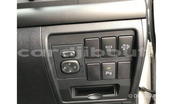 Acheter Import Voiture Toyota Land Cruiser Blanc à Import - Dubai, Ali Sabieh Region Acheter Import Voiture Toyota Land Cruiser Blanc à Import - Dubai, Ali Sabieh Region