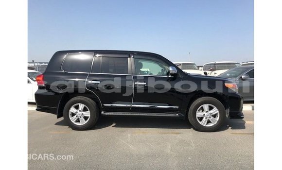 Acheter Import Voiture Toyota Land Cruiser Noir à Import - Dubai, Ali Sabieh Region Acheter Import Voiture Toyota Land Cruiser Noir à Import - Dubai, Ali Sabieh Region
