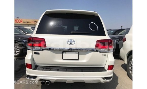 Acheter Import Voiture Toyota Land Cruiser Blanc à Import - Dubai, Ali Sabieh Region Acheter Import Voiture Toyota Land Cruiser Blanc à Import - Dubai, Ali Sabieh Region