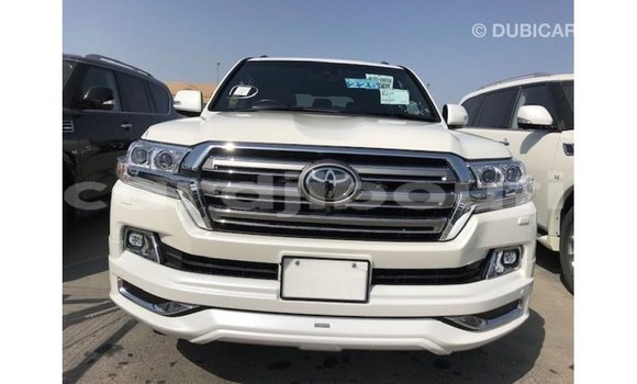 Acheter Import Voiture Toyota Land Cruiser Blanc à Import - Dubai, Ali Sabieh Region Acheter Import Voiture Toyota Land Cruiser Blanc à Import - Dubai, Ali Sabieh Region
