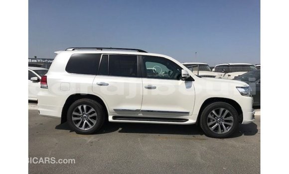 Acheter Import Voiture Toyota Land Cruiser Blanc à Import - Dubai, Ali Sabieh Region Acheter Import Voiture Toyota Land Cruiser Blanc à Import - Dubai, Ali Sabieh Region