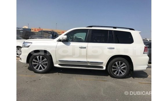 Acheter Import Voiture Toyota Land Cruiser Blanc à Import - Dubai, Ali Sabieh Region Acheter Import Voiture Toyota Land Cruiser Blanc à Import - Dubai, Ali Sabieh Region