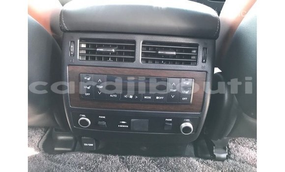 Acheter Import Voiture Toyota Land Cruiser Blanc à Import - Dubai, Ali Sabieh Region Acheter Import Voiture Toyota Land Cruiser Blanc à Import - Dubai, Ali Sabieh Region