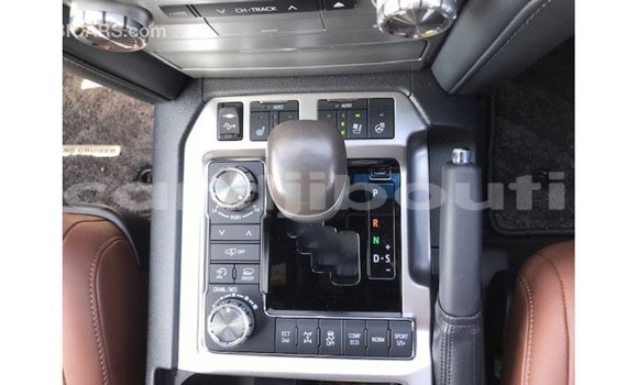 Acheter Import Voiture Toyota Land Cruiser Blanc à Import - Dubai, Ali Sabieh Region Acheter Import Voiture Toyota Land Cruiser Blanc à Import - Dubai, Ali Sabieh Region