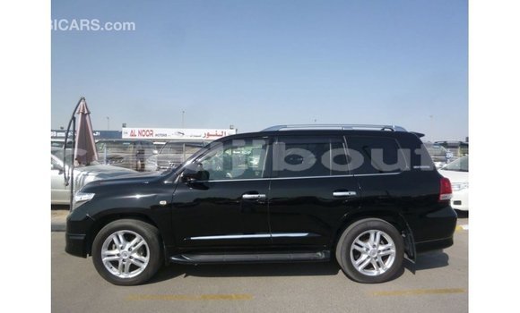 Acheter Import Voiture Toyota Land Cruiser Noir à Import - Dubai, Ali Sabieh Region Acheter Import Voiture Toyota Land Cruiser Noir à Import - Dubai, Ali Sabieh Region
