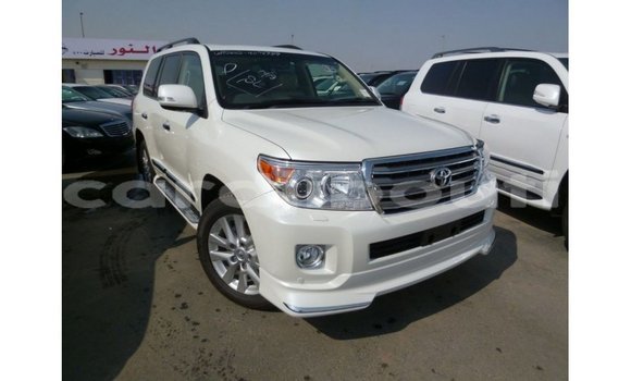 Acheter Import Voiture Toyota Land Cruiser Blanc à Import - Dubai, Ali Sabieh Region Acheter Import Voiture Toyota Land Cruiser Blanc à Import - Dubai, Ali Sabieh Region