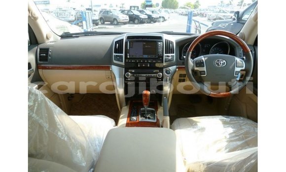 Acheter Import Voiture Toyota Land Cruiser Blanc à Import - Dubai, Ali Sabieh Region Acheter Import Voiture Toyota Land Cruiser Blanc à Import - Dubai, Ali Sabieh Region