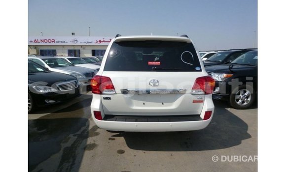 Acheter Import Voiture Toyota Land Cruiser Blanc à Import - Dubai, Ali Sabieh Region Acheter Import Voiture Toyota Land Cruiser Blanc à Import - Dubai, Ali Sabieh Region