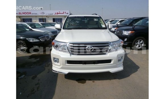 Acheter Import Voiture Toyota Land Cruiser Blanc à Import - Dubai, Ali Sabieh Region Acheter Import Voiture Toyota Land Cruiser Blanc à Import - Dubai, Ali Sabieh Region