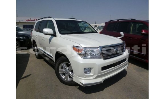 Acheter Import Voiture Toyota Land Cruiser Blanc à Import - Dubai, Ali Sabieh Region Acheter Import Voiture Toyota Land Cruiser Blanc à Import - Dubai, Ali Sabieh Region