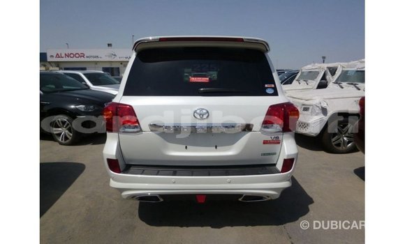 Acheter Import Voiture Toyota Land Cruiser Blanc à Import - Dubai, Ali Sabieh Region Acheter Import Voiture Toyota Land Cruiser Blanc à Import - Dubai, Ali Sabieh Region