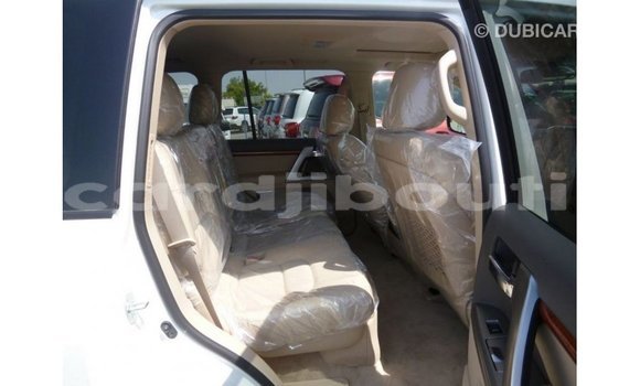 Acheter Import Voiture Toyota Land Cruiser Blanc à Import - Dubai, Ali Sabieh Region Acheter Import Voiture Toyota Land Cruiser Blanc à Import - Dubai, Ali Sabieh Region
