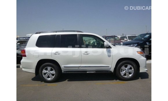 Acheter Import Voiture Toyota Land Cruiser Blanc à Import - Dubai, Ali Sabieh Region Acheter Import Voiture Toyota Land Cruiser Blanc à Import - Dubai, Ali Sabieh Region