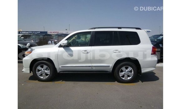 Acheter Import Voiture Toyota Land Cruiser Blanc à Import - Dubai, Ali Sabieh Region Acheter Import Voiture Toyota Land Cruiser Blanc à Import - Dubai, Ali Sabieh Region