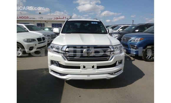 Acheter Import Voiture Toyota Land Cruiser Blanc à Import - Dubai, Ali Sabieh Region Acheter Import Voiture Toyota Land Cruiser Blanc à Import - Dubai, Ali Sabieh Region