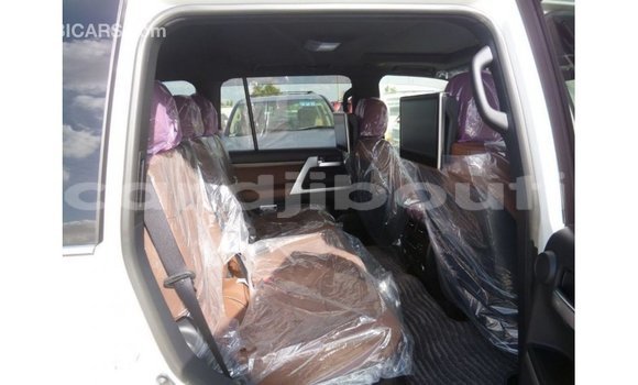 Acheter Import Voiture Toyota Land Cruiser Blanc à Import - Dubai, Ali Sabieh Region Acheter Import Voiture Toyota Land Cruiser Blanc à Import - Dubai, Ali Sabieh Region