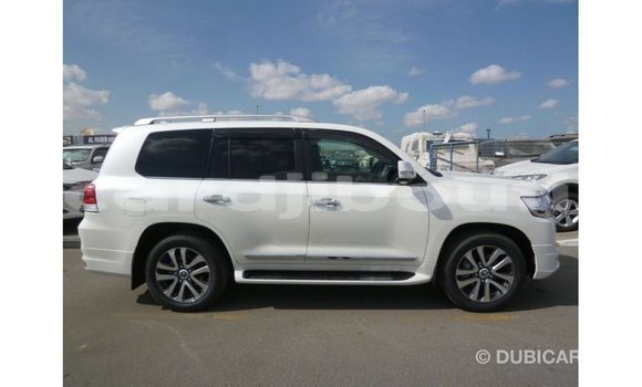 Acheter Import Voiture Toyota Land Cruiser Blanc à Import - Dubai, Ali Sabieh Region Acheter Import Voiture Toyota Land Cruiser Blanc à Import - Dubai, Ali Sabieh Region