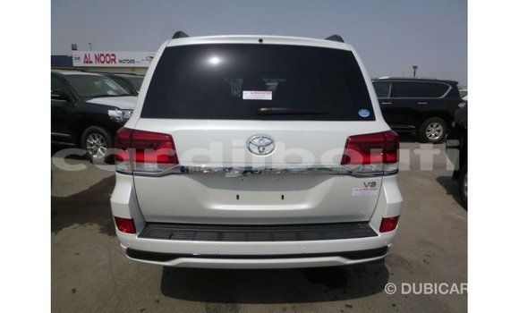 Acheter Import Voiture Toyota Land Cruiser Blanc à Import - Dubai, Ali Sabieh Region Acheter Import Voiture Toyota Land Cruiser Blanc à Import - Dubai, Ali Sabieh Region
