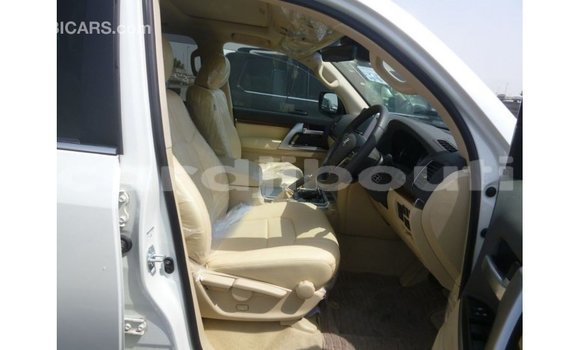Acheter Import Voiture Toyota Land Cruiser Blanc à Import - Dubai, Ali Sabieh Region Acheter Import Voiture Toyota Land Cruiser Blanc à Import - Dubai, Ali Sabieh Region