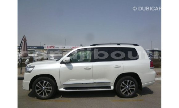 Acheter Import Voiture Toyota Land Cruiser Blanc à Import - Dubai, Ali Sabieh Region Acheter Import Voiture Toyota Land Cruiser Blanc à Import - Dubai, Ali Sabieh Region