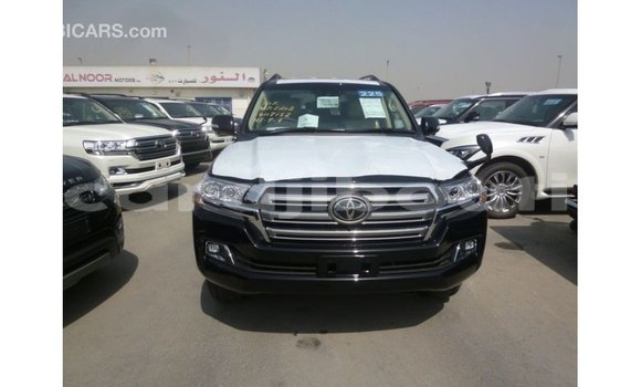 Acheter Import Voiture Toyota Land Cruiser Noir à Import - Dubai, Ali Sabieh Region Acheter Import Voiture Toyota Land Cruiser Noir à Import - Dubai, Ali Sabieh Region