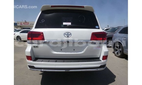 Acheter Import Voiture Toyota Land Cruiser Blanc à Import - Dubai, Ali Sabieh Region Acheter Import Voiture Toyota Land Cruiser Blanc à Import - Dubai, Ali Sabieh Region