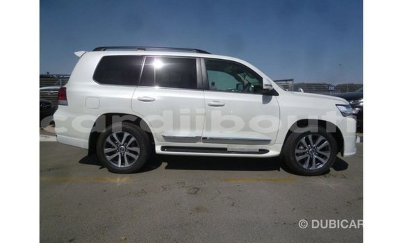 Acheter Import Voiture Toyota Land Cruiser Blanc à Import - Dubai, Ali Sabieh Region Acheter Import Voiture Toyota Land Cruiser Blanc à Import - Dubai, Ali Sabieh Region