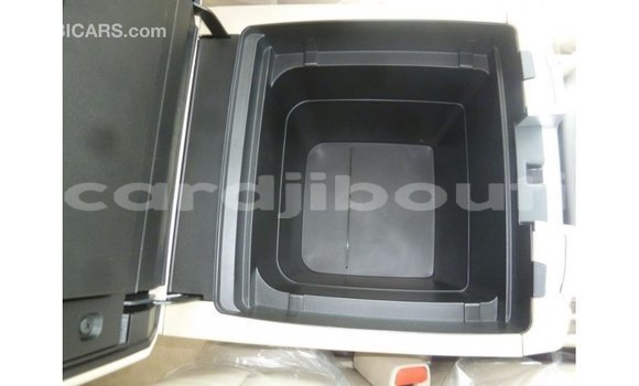 Acheter Import Voiture Toyota Land Cruiser Noir à Import - Dubai, Ali Sabieh Region Acheter Import Voiture Toyota Land Cruiser Noir à Import - Dubai, Ali Sabieh Region