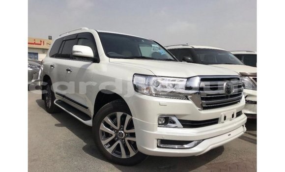 Acheter Import Voiture Toyota Land Cruiser Blanc à Import - Dubai, Ali Sabieh Region Acheter Import Voiture Toyota Land Cruiser Blanc à Import - Dubai, Ali Sabieh Region