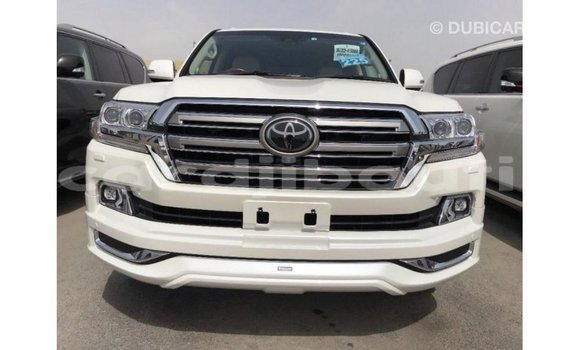 Acheter Import Voiture Toyota Land Cruiser Blanc à Import - Dubai, Ali Sabieh Region Acheter Import Voiture Toyota Land Cruiser Blanc à Import - Dubai, Ali Sabieh Region