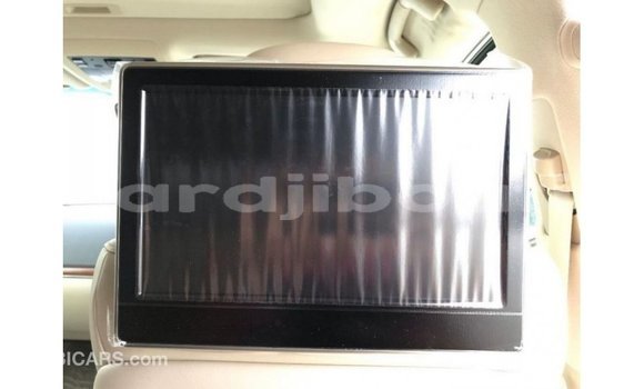 Acheter Import Voiture Toyota Land Cruiser Blanc à Import - Dubai, Ali Sabieh Region Acheter Import Voiture Toyota Land Cruiser Blanc à Import - Dubai, Ali Sabieh Region