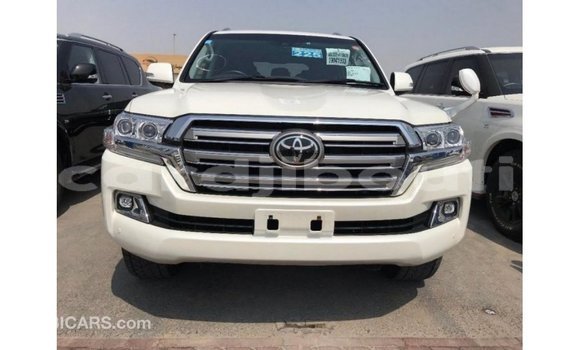 Acheter Import Voiture Toyota Land Cruiser Blanc à Import - Dubai, Ali Sabieh Region Acheter Import Voiture Toyota Land Cruiser Blanc à Import - Dubai, Ali Sabieh Region