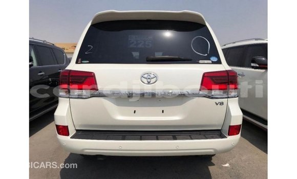 Acheter Import Voiture Toyota Land Cruiser Blanc à Import - Dubai, Ali Sabieh Region Acheter Import Voiture Toyota Land Cruiser Blanc à Import - Dubai, Ali Sabieh Region