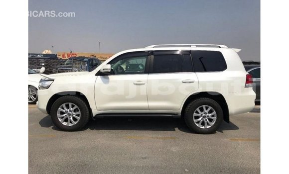 Acheter Import Voiture Toyota Land Cruiser Blanc à Import - Dubai, Ali Sabieh Region Acheter Import Voiture Toyota Land Cruiser Blanc à Import - Dubai, Ali Sabieh Region