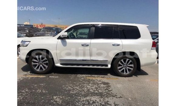 Acheter Import Voiture Toyota Land Cruiser Blanc à Import - Dubai, Ali Sabieh Region Acheter Import Voiture Toyota Land Cruiser Blanc à Import - Dubai, Ali Sabieh Region