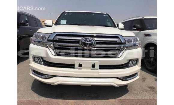 Acheter Import Voiture Toyota Land Cruiser Blanc à Import - Dubai, Ali Sabieh Region Acheter Import Voiture Toyota Land Cruiser Blanc à Import - Dubai, Ali Sabieh Region
