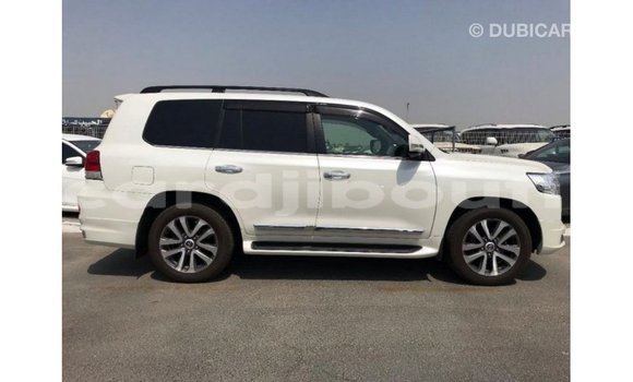 Acheter Import Voiture Toyota Land Cruiser Blanc à Import - Dubai, Ali Sabieh Region Acheter Import Voiture Toyota Land Cruiser Blanc à Import - Dubai, Ali Sabieh Region