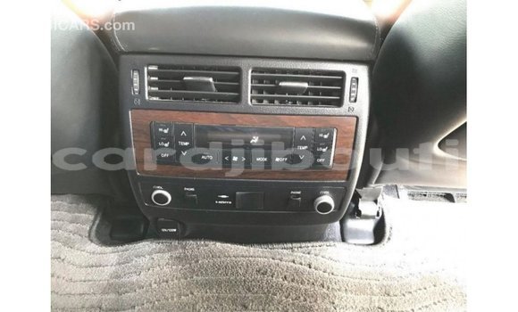 Acheter Import Voiture Toyota Land Cruiser Blanc à Import - Dubai, Ali Sabieh Region Acheter Import Voiture Toyota Land Cruiser Blanc à Import - Dubai, Ali Sabieh Region