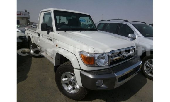 Acheter Import Voiture Toyota Land Cruiser Blanc à Import - Dubai, Ali Sabieh Region Acheter Import Voiture Toyota Land Cruiser Blanc à Import - Dubai, Ali Sabieh Region