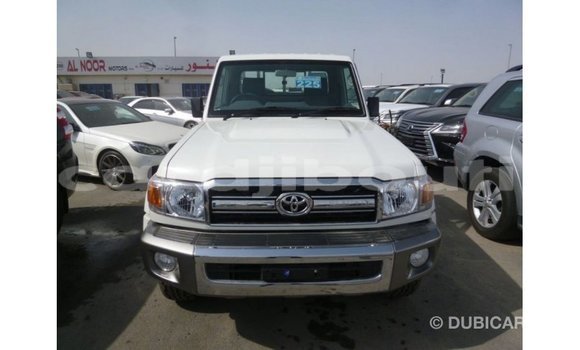 Acheter Import Voiture Toyota Land Cruiser Blanc à Import - Dubai, Ali Sabieh Region Acheter Import Voiture Toyota Land Cruiser Blanc à Import - Dubai, Ali Sabieh Region