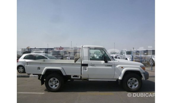 Acheter Import Voiture Toyota Land Cruiser Blanc à Import - Dubai, Ali Sabieh Region Acheter Import Voiture Toyota Land Cruiser Blanc à Import - Dubai, Ali Sabieh Region