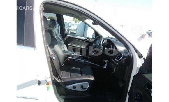 Acheter Import Voiture Mercedes-Benz 190 Blanc à Import - Dubai, Ali Sabieh Region Acheter Import Voiture Mercedes-Benz 190 Blanc à Import - Dubai, Ali Sabieh Region