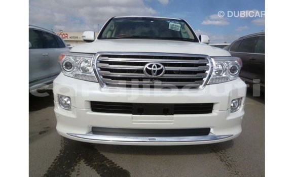 Acheter Import Voiture Toyota Land Cruiser Blanc à Import - Dubai, Ali Sabieh Region Acheter Import Voiture Toyota Land Cruiser Blanc à Import - Dubai, Ali Sabieh Region