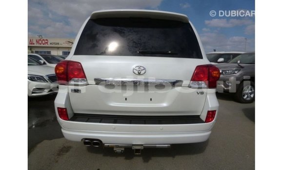 Acheter Import Voiture Toyota Land Cruiser Blanc à Import - Dubai, Ali Sabieh Region Acheter Import Voiture Toyota Land Cruiser Blanc à Import - Dubai, Ali Sabieh Region