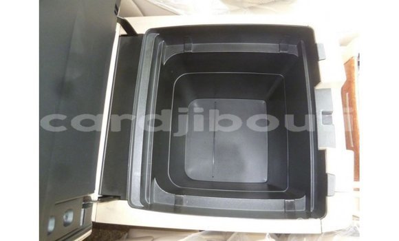 Acheter Import Voiture Toyota Land Cruiser Blanc à Import - Dubai, Ali Sabieh Region Acheter Import Voiture Toyota Land Cruiser Blanc à Import - Dubai, Ali Sabieh Region